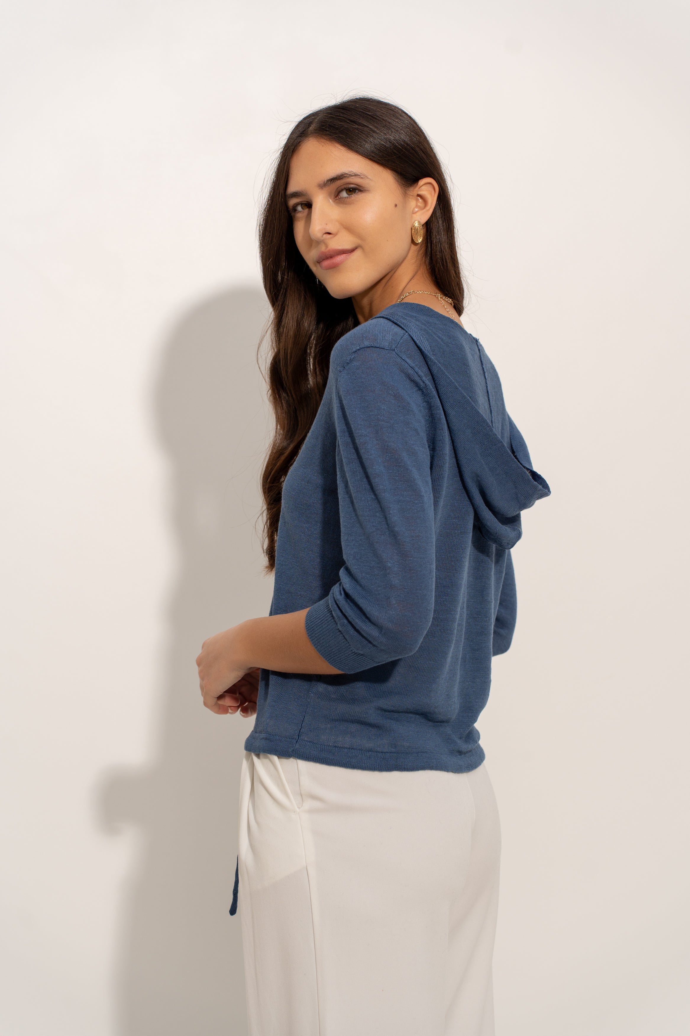 Gilet avec capuche en lin tricoté